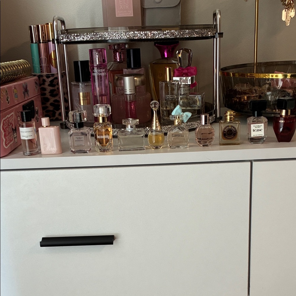 🎀 Mixed designer mini perfumes/travel sizes 🎀